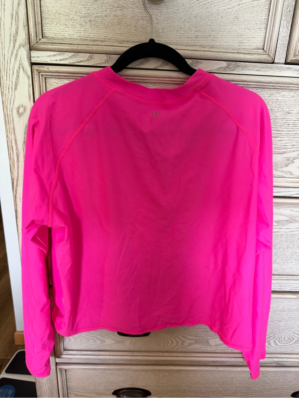 Neon Pink Long Sleeve Crop Rash Guard- 2X - Picture 4 of 5